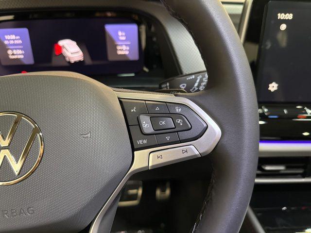 Photo of 2025 Pure White Volkswagen Atlas