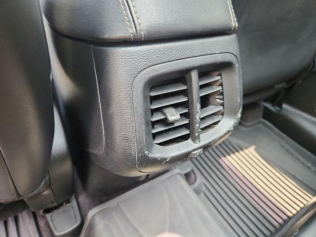 Photo of 2018 Bright White Clearcoat Jeep Cherokee