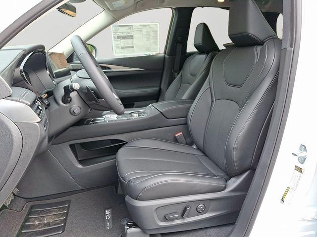 Photo of 2026 Radiant White INFINITI QX60