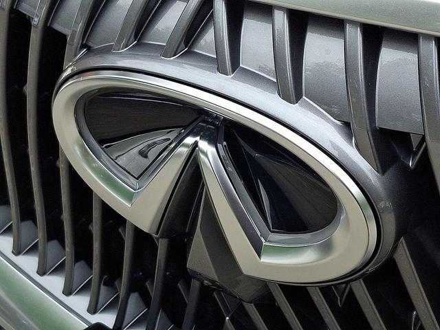 Photo of 2026 Radiant White INFINITI QX60