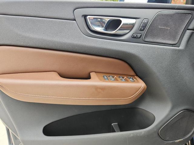 Photo of 2022 Denim Blue Metallic Volvo XC60
