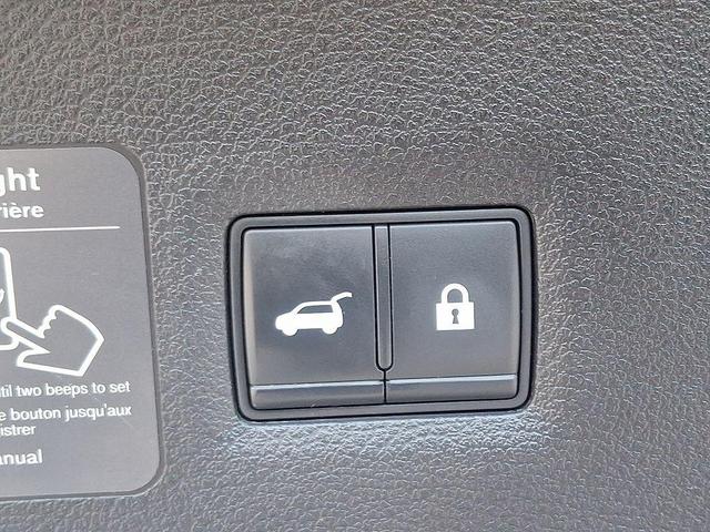 Photo of 2022 Majestic White INFINITI QX55