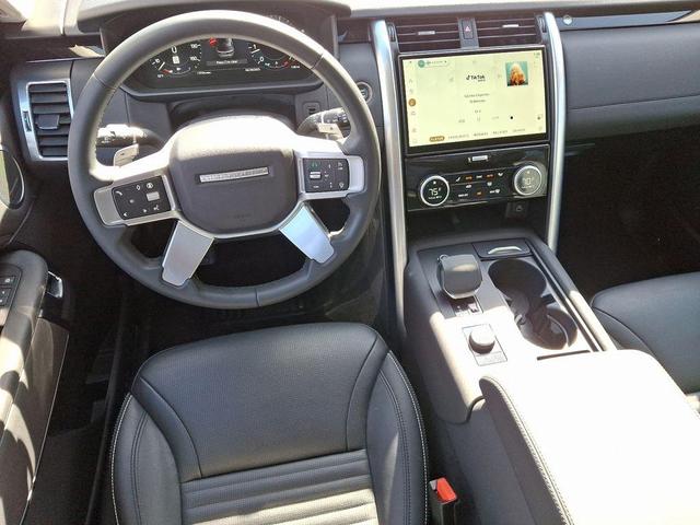 Photo of 2024 Fuji White Land Rover Discovery