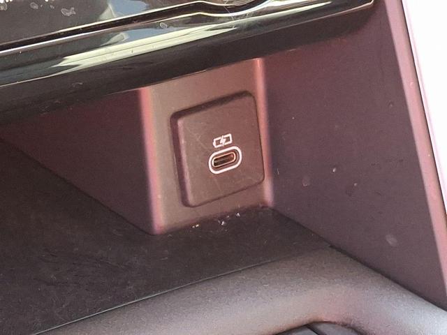 Photo of 2024 Fuji White Land Rover Discovery