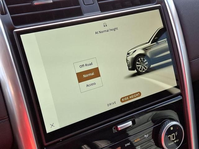 Photo of 2024 Fuji White Land Rover Discovery