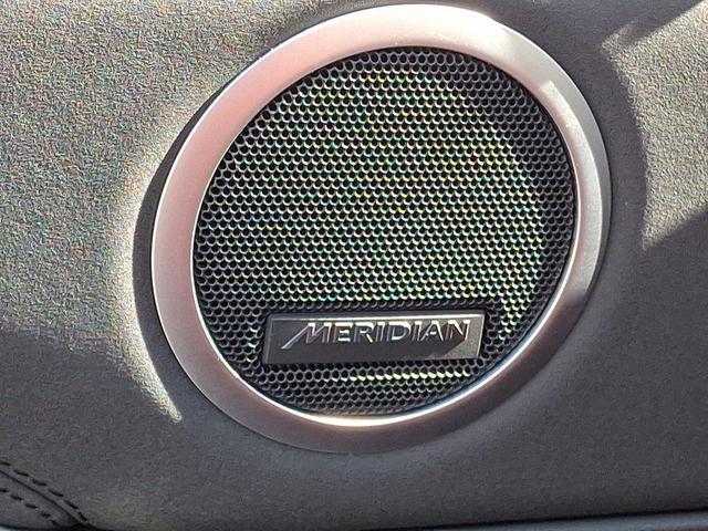 Photo of 2024 Fuji White Land Rover Discovery