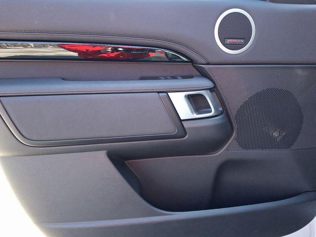 Photo of 2024 Fuji White Land Rover Discovery