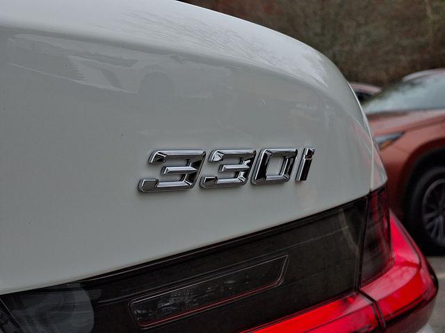 Photo of 2024 Alpine White BMW 330
