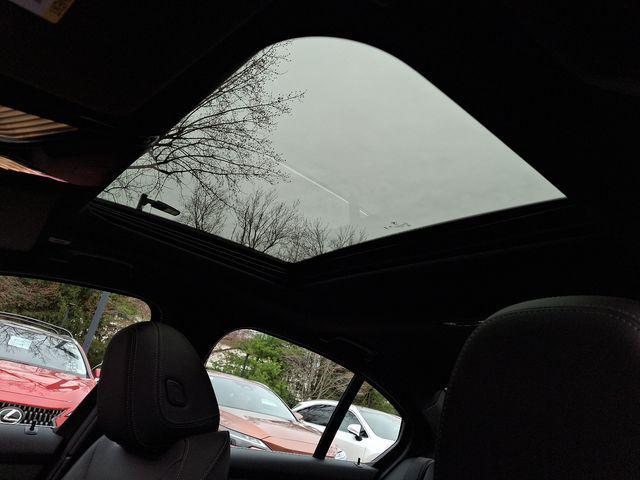 Photo of 2024 Alpine White BMW 330