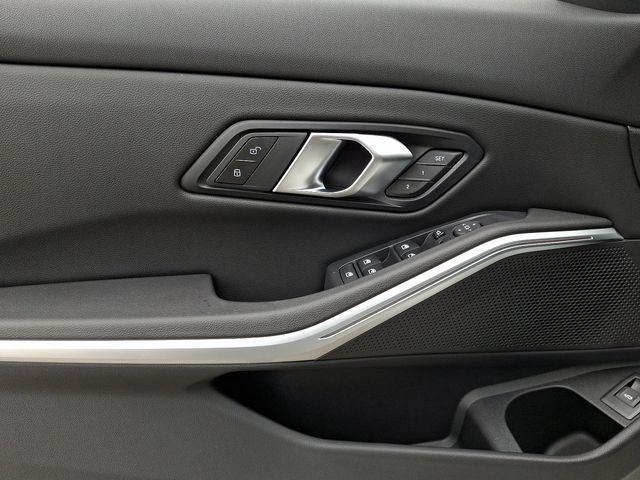 Photo of 2024 Alpine White BMW 330