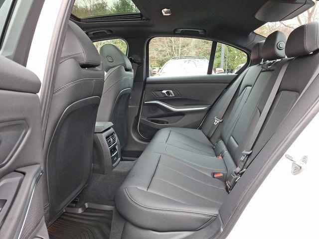 Photo of 2024 Alpine White BMW 330