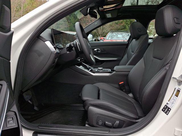 Photo of 2024 Alpine White BMW 330