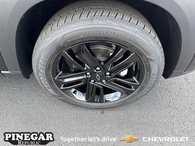 Photo of 2025 Mosaic Black Metallic Chevrolet Trax
