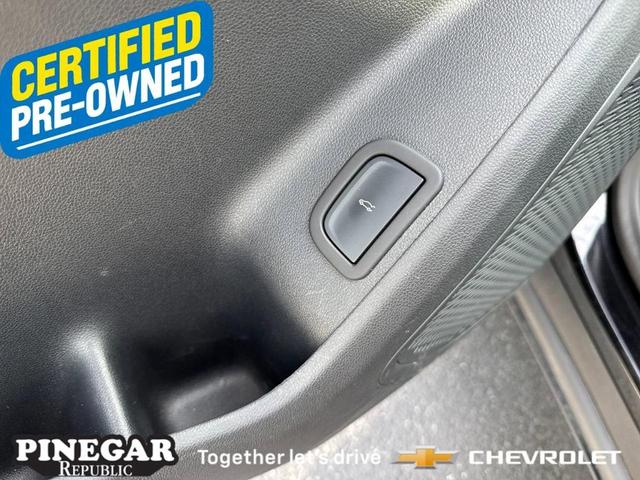 Photo of 2025 Black Chevrolet Traverse