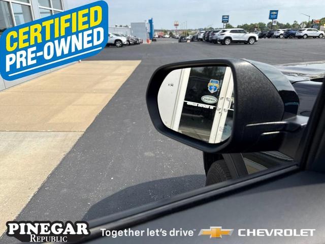 Photo of 2025 Black Chevrolet Traverse