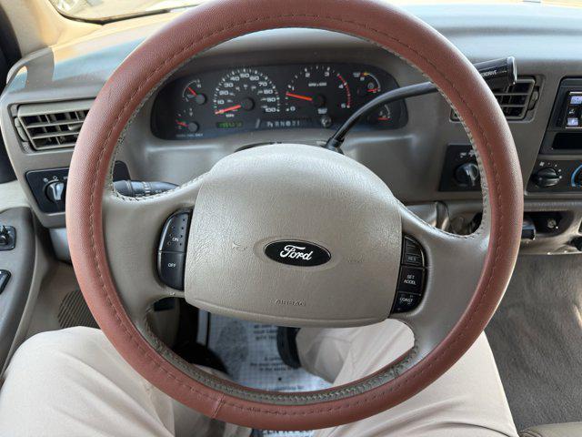 Photo of 2003 Oxford White Ford F-250