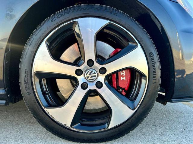 Photo of 2016 Deep Black Pearl Volkswagen Golf GTI