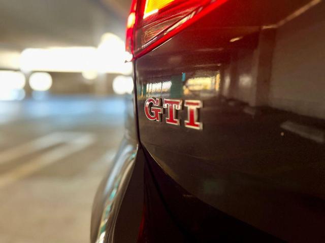 Photo of 2016 Deep Black Pearl Volkswagen Golf GTI