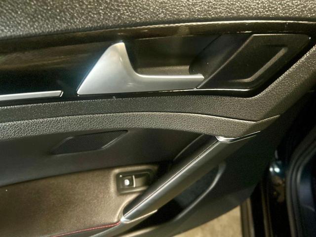 Photo of 2016 Deep Black Pearl Volkswagen Golf GTI
