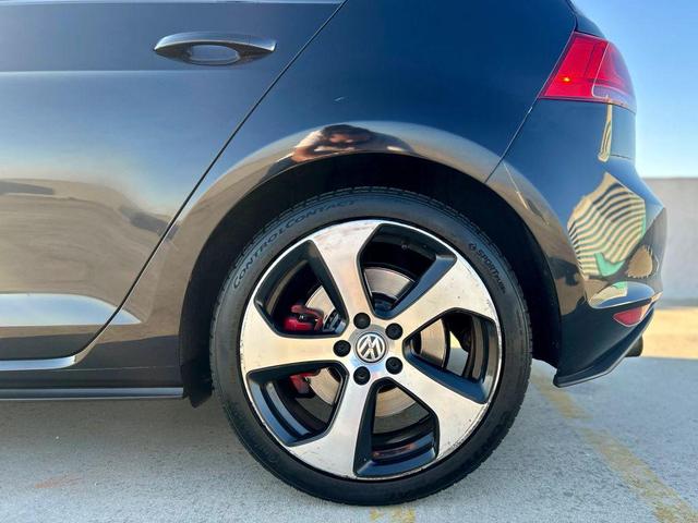Photo of 2016 Deep Black Pearl Volkswagen Golf GTI