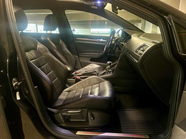 Photo of 2016 Deep Black Pearl Volkswagen Golf GTI