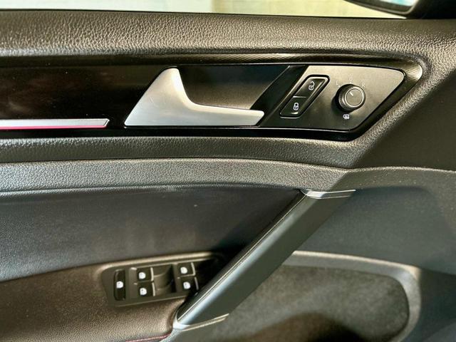 Photo of 2016 Deep Black Pearl Volkswagen Golf GTI