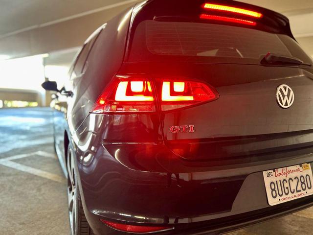 Photo of 2016 Deep Black Pearl Volkswagen Golf GTI