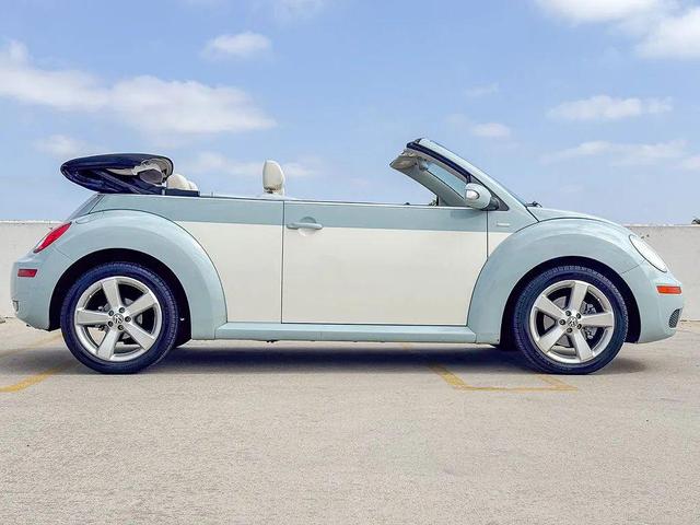 Photo of 2010 Aquarius Blue Volkswagen New Beetle