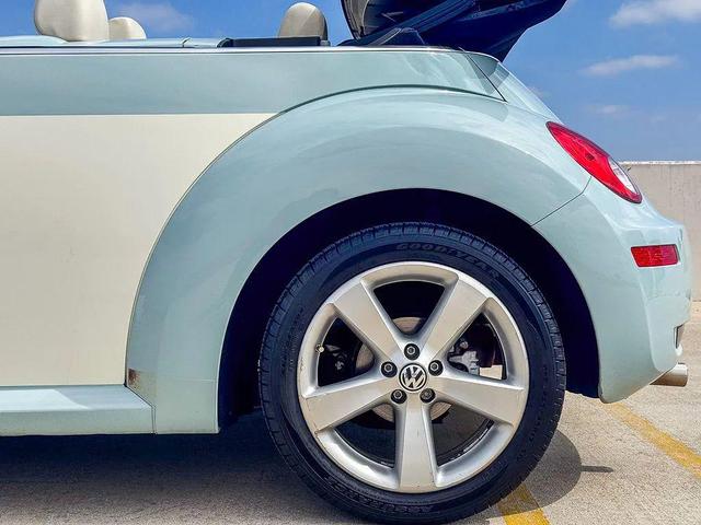 Photo of 2010 Aquarius Blue Volkswagen New Beetle