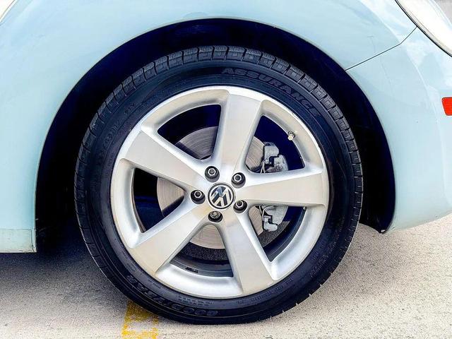 Photo of 2010 Aquarius Blue Volkswagen New Beetle