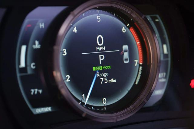 Photo of 2016 White Lexus IS 200t