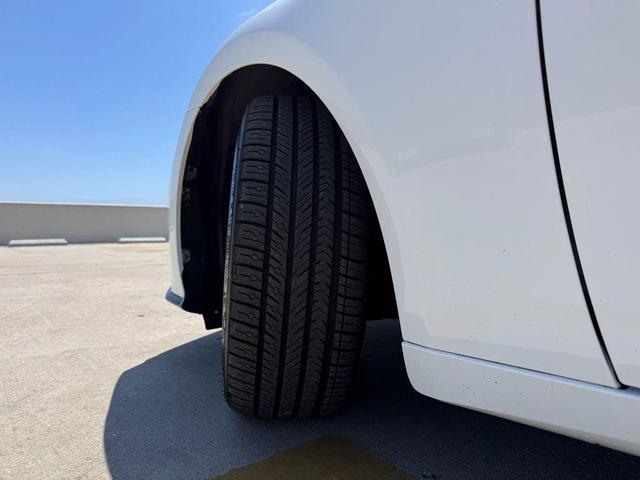 Photo of 2016 White Lexus IS 200t