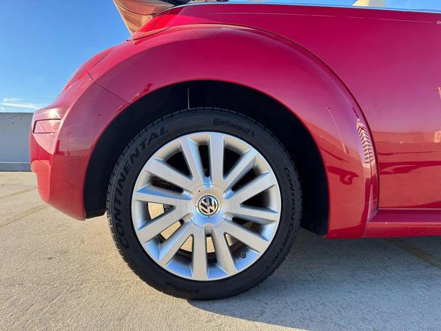 Photo of 2008 Red Volkswagen New Beetle