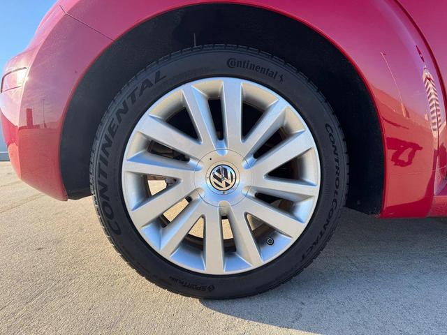 Photo of 2008 Red Volkswagen New Beetle
