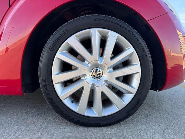 Photo of 2008 Red Volkswagen New Beetle
