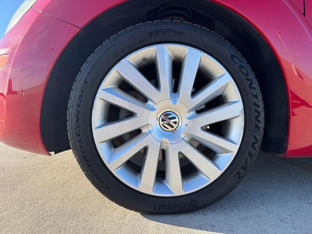Photo of 2008 Red Volkswagen New Beetle