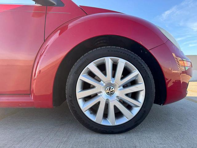 Photo of 2008 Red Volkswagen New Beetle