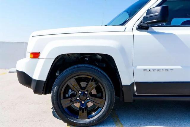 Photo of 2011 Bright White Clearcoat Jeep Patriot
