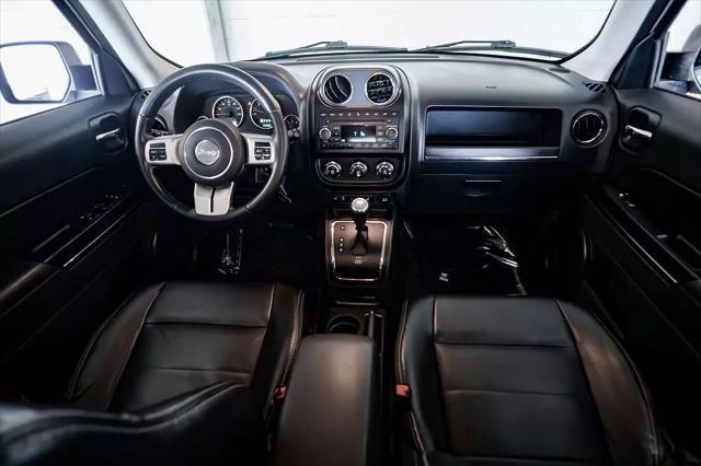 Photo of 2011 Bright White Clearcoat Jeep Patriot
