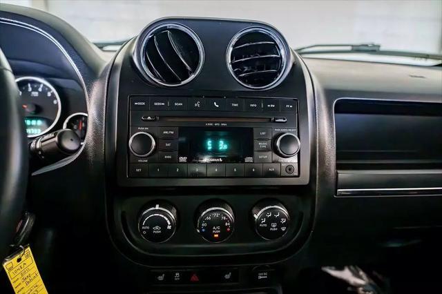 Photo of 2011 Bright White Clearcoat Jeep Patriot