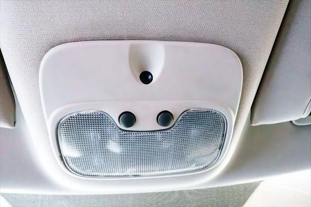 Photo of 2011 Bright White Clearcoat Jeep Patriot