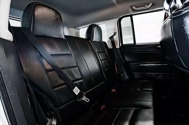 Photo of 2011 Bright White Clearcoat Jeep Patriot