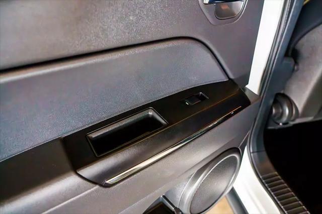 Photo of 2011 Bright White Clearcoat Jeep Patriot
