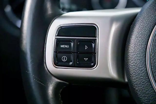 Photo of 2011 Bright White Clearcoat Jeep Patriot