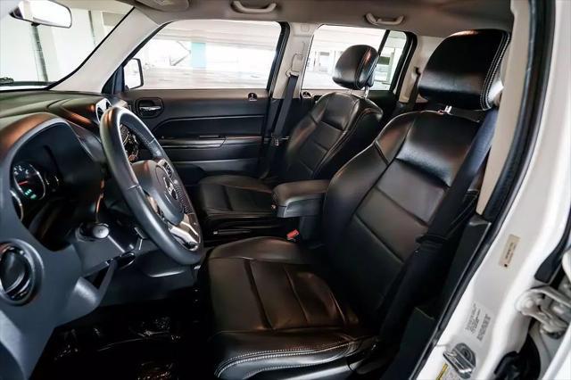 Photo of 2011 Bright White Clearcoat Jeep Patriot