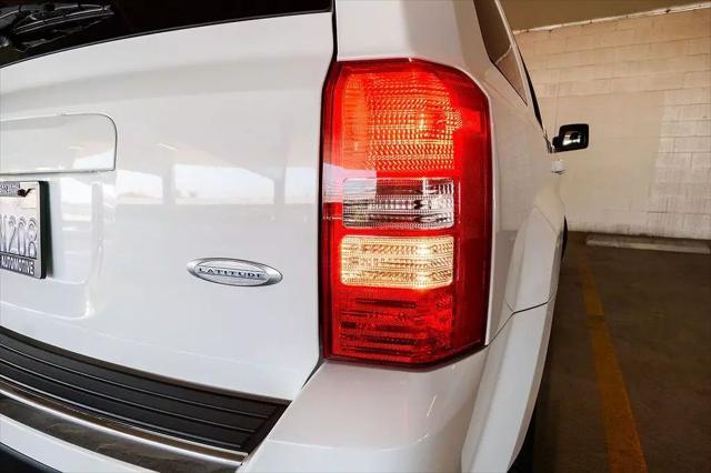 Photo of 2011 Bright White Clearcoat Jeep Patriot