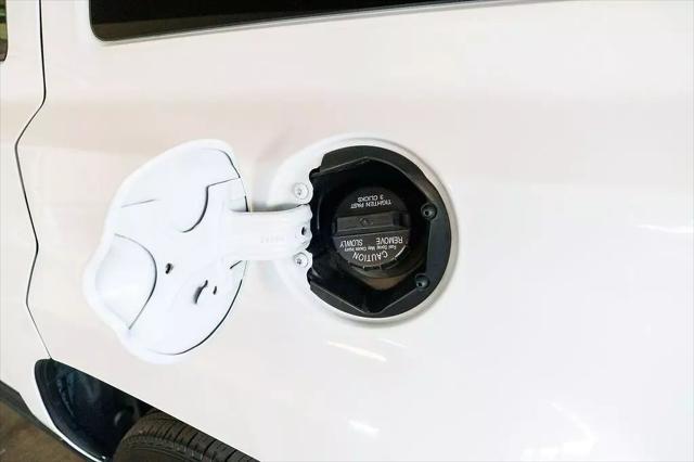 Photo of 2011 Bright White Clearcoat Jeep Patriot