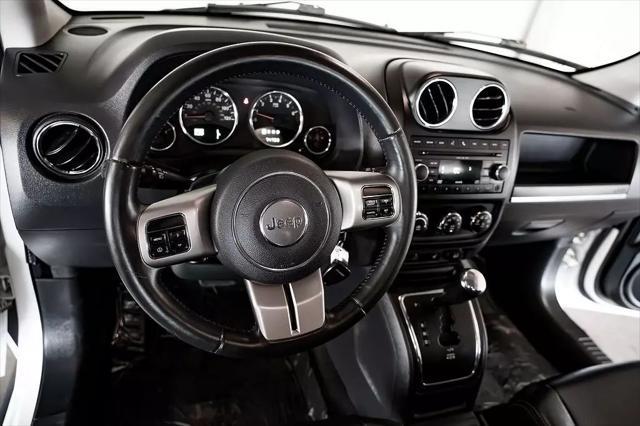 Photo of 2011 Bright White Clearcoat Jeep Patriot