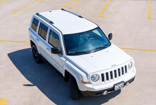 Photo of 2011 Bright White Clearcoat Jeep Patriot