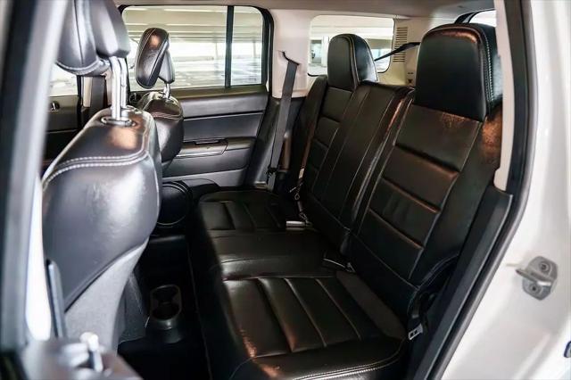 Photo of 2011 Bright White Clearcoat Jeep Patriot